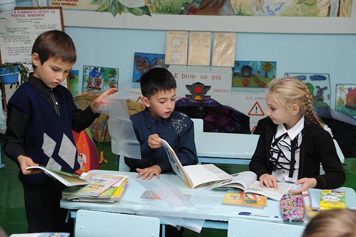Ministerul Educaţiei a operat modificări la metodologia de înscriere a copiilor în clasa întîi