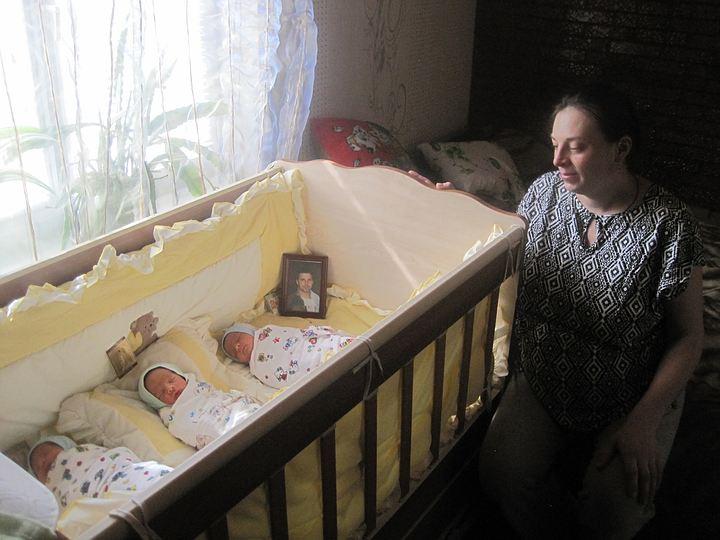 Счастье и трагедия: женщина из Страшен родила тройню и осталась без мужа