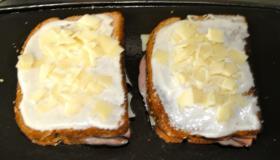 Sendviș croque monsieur