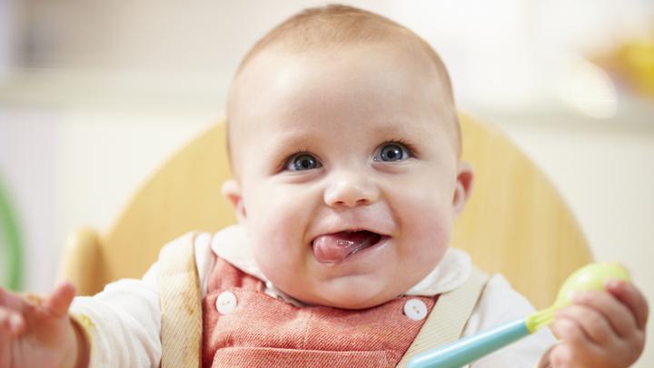 Cât trebuie să mănânce un copil: normativele de la naștere până la 5 ani