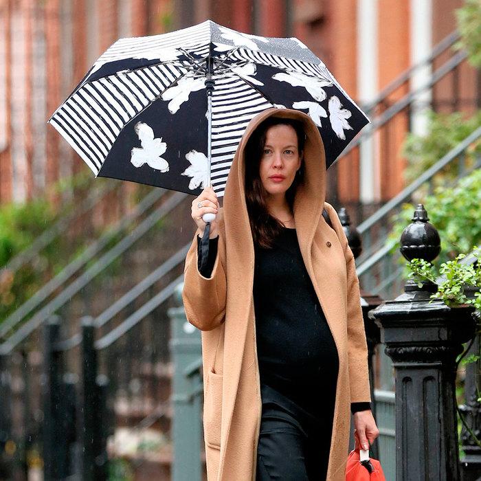 Беременная Лив Тайлер прогулялась по Нью-Йорку без макияжа