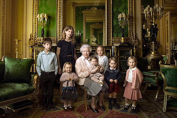 Fiul ducilor de Cambridge a pozat pentru a 90-a aniversare a Reginei