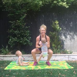 O australiancă impresionează cu felul în care arată după ce a născut gemeni