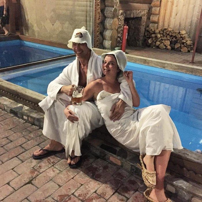 Наташа Королева и Сергей Глушко отметили годовщину отношений в бане