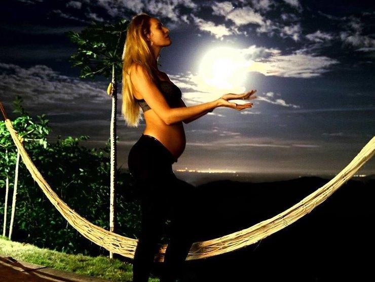 Беременный «ангел» Victoria's Secret Кэндис Свейнпол позирует обнаженной