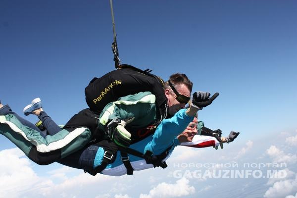 A văzut Găgăuzia de sus! Momentul în care Irina Vlah sare cu parașuta de la înălțimea de 3,5 km