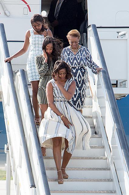 Michelle Obama, alături de mama sa și cele două fiice întâmpinate frumos în Spania