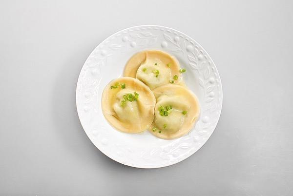 Ravioli cu zucchini, rucola și cașcaval