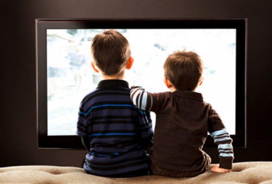 Просмотр телевизора вызывает у детей проблемы с концентрацией внимания