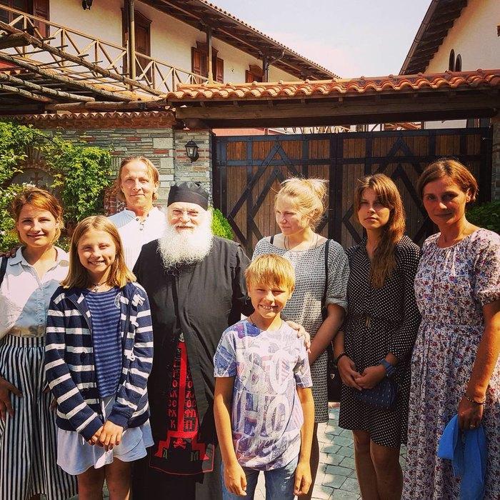 Многодетный отец Иван Охлобыстин поделился фотографией своей большой семьи