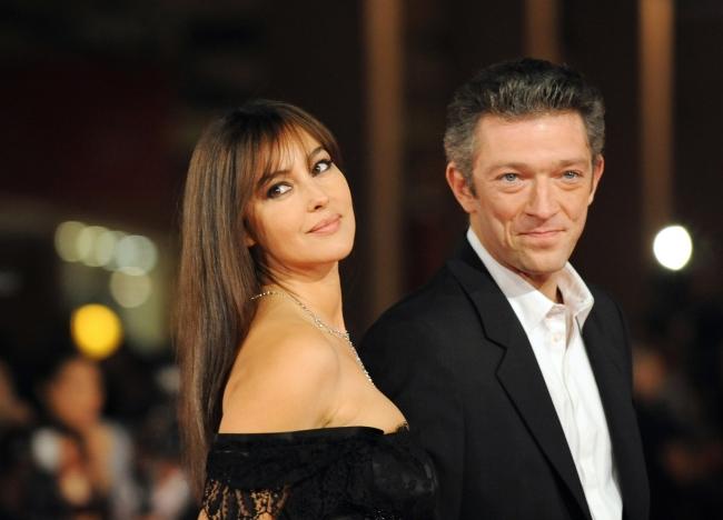 Monica Bellucci s-a dezbracat din nou. Actrita de 52 de ani emana sex-appeal si la a doua tinerete