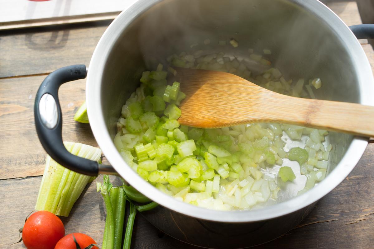 Minestrone verde – o variantă simplificată a unui prânz rafinat