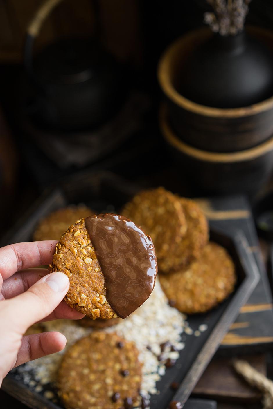 Biscuiți din ovăz cu ciocolată (fără ouă)