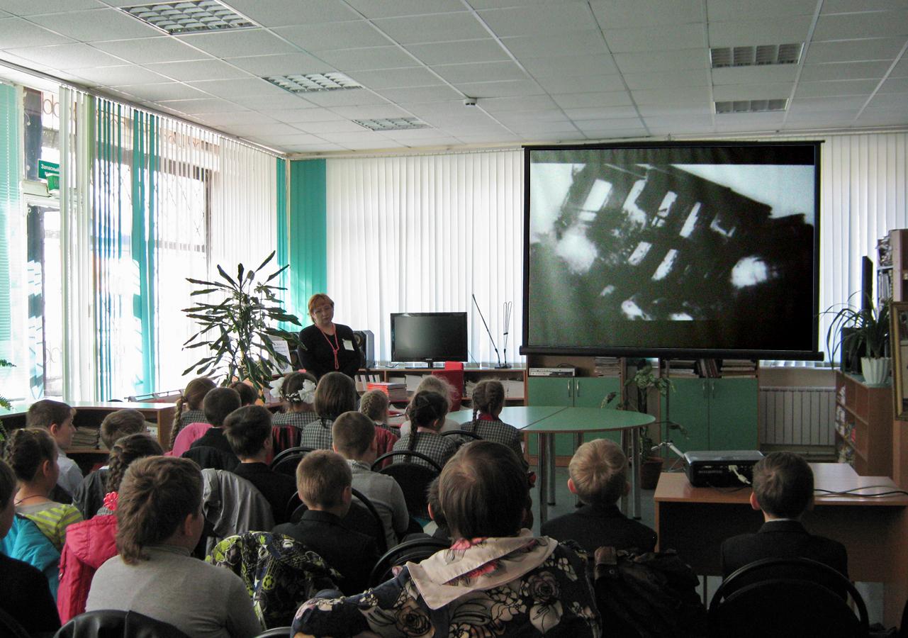 Elevii moldoveni studiază la școală prin intermediul filmului