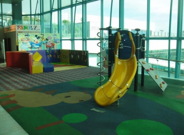 La Aeroportul Chişinău s-a deschis un teren de joacă pentru copii