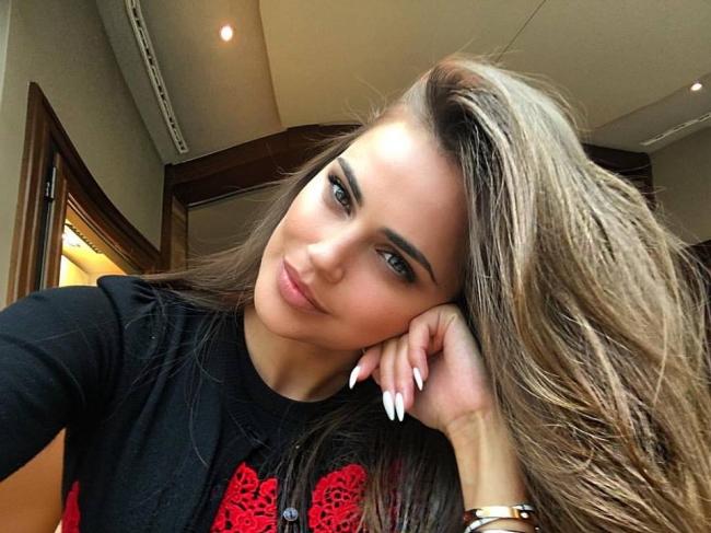 Xenia Deli, surprinsa de sotul sau! Iata ce cadou  i-a facut acesta - FOTO