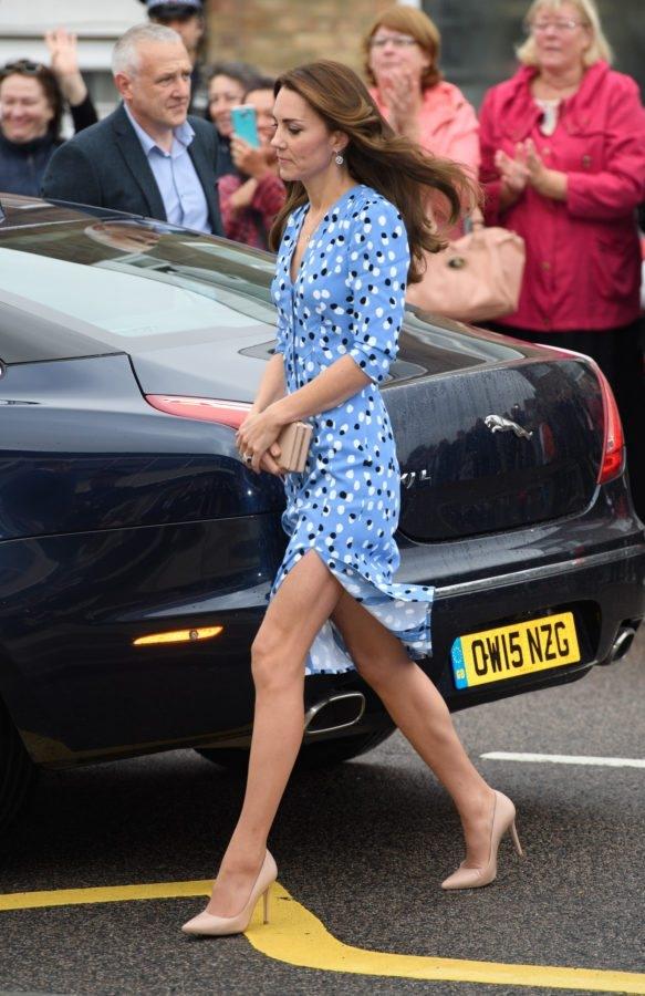 Kate Middleton intr-o tinuta deosebita de cele cu care ne-a obisnuit. Vezi cat e de sexy - FOTO