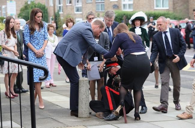 Kate Middleton intr-o tinuta deosebita de cele cu care ne-a obisnuit. Vezi cat e de sexy - FOTO