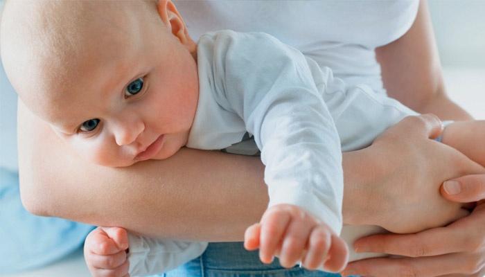 Почему новорожденный икает: 5 причин, о которых вы должны знать