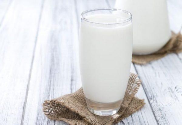 De ce NU trebuie să consumi lapte degresat? Avertismentul nutriţioniştilor