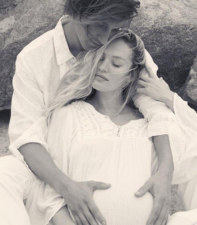 Celebrul supermodel Candice Swanepoel a devenit mamă! Prima fotografie cu micuțul său