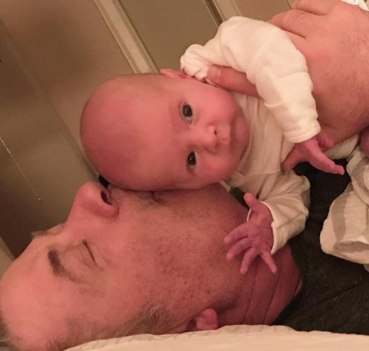 Фото дня: Алек Болдуин с новорожденным сыном