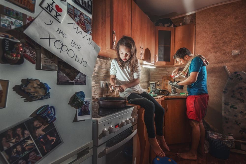 Папа и дочка отправили лучший фотоотчет маме в командировке