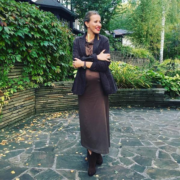 O mămică extremă! Kseniya Sobchak practică yoga și în ultimele zile de sarcină