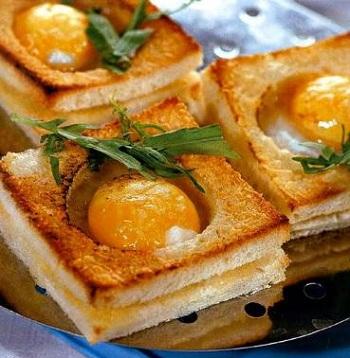 Tartine fierbinți cu ouă