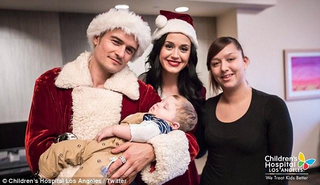 Katy Perry și Orlando Bloom admirabili în rol de Moș Crăciun și Crăciuniță