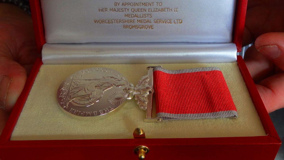 Молдаванка награждена медалью Британской империи за помощь детям