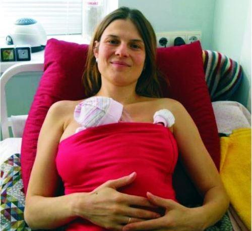 Ingrijirea de tip cangur pentru copii născuţi prematur