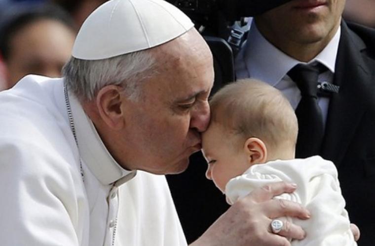 Papa Francisc, din nou în atenţia presei