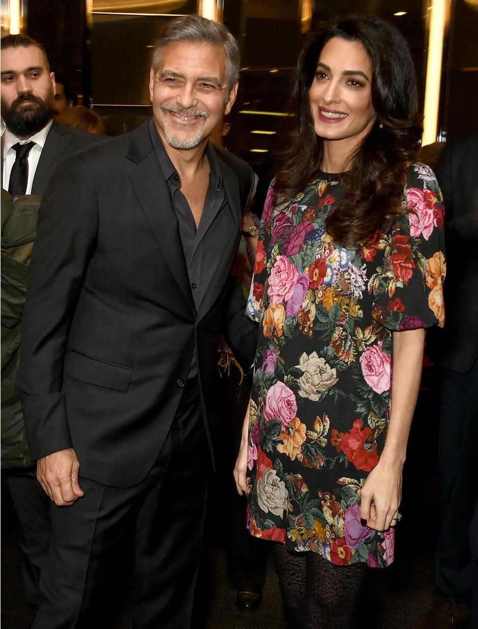 Фото дня: беременная Амаль Клуни на премьере в Лондоне