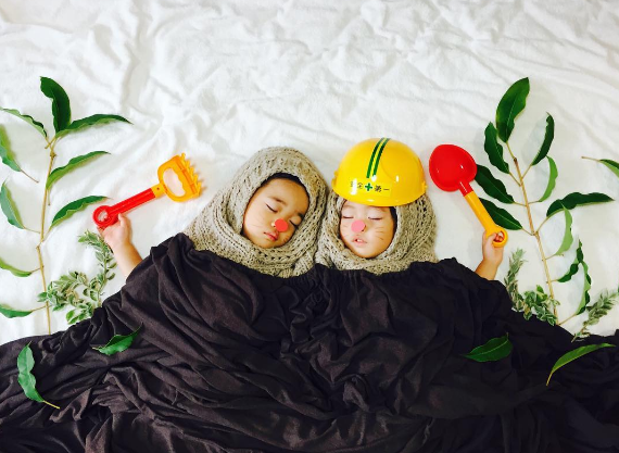 Спят как младенцы: Японская мама ведет забавный блог про своих детей