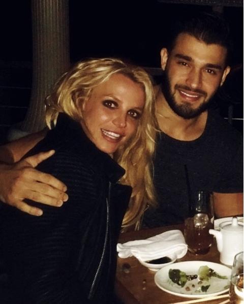 Britney Spears a confirmat relatia cu iubitul sau cu 10 ani mai tanar