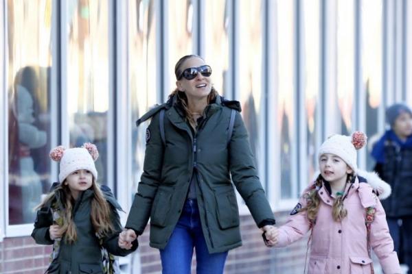 Gemenele actritei Sarah Jessica Parker, adorabile la o plimbare cu mama lor