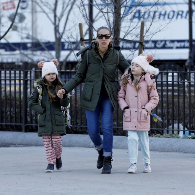 Gemenele actritei Sarah Jessica Parker, adorabile la o plimbare cu mama lor