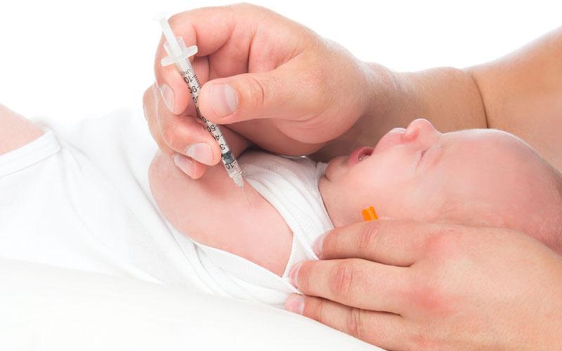 După vaccinare: trebuie de luptat contra reacției la vaccinuri?