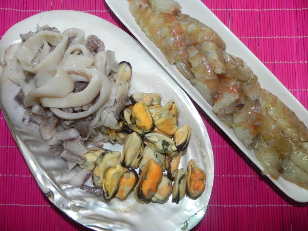 Salată cu tăieței din sticlă și fructe de mare ca în Asia