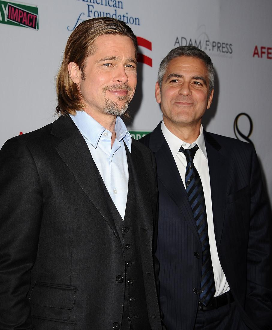 Джордж Клуни твердо намерен свести Брэда Питта и Сандру Баллок