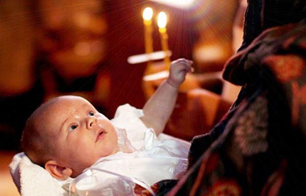 Botezul copilului. 6 GREȘELI pe care le comit părinții