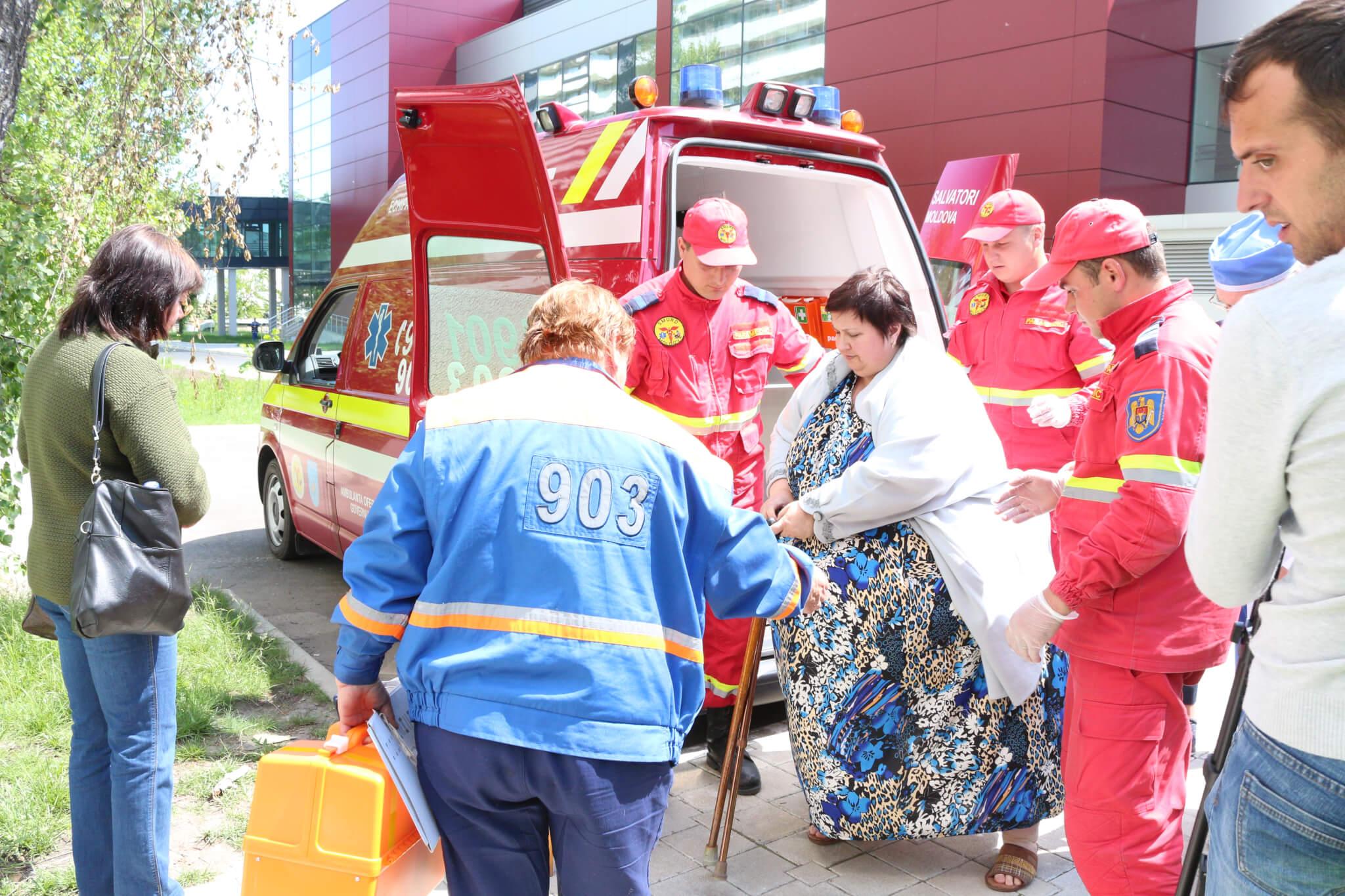 O femeie de 320 kg, internată la Spitalul Republican. Medicii spun că masa corporală ridicată îi pune viața în pericol