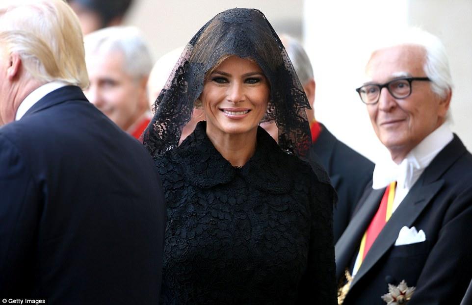 Melania Trump, luată la întrebări glumețe de Papa Francisc la Vatican. Cum a răspuns