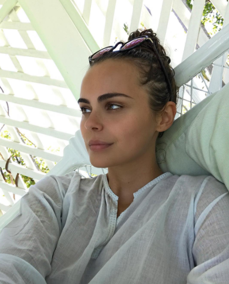 „Soțul meu are 3 copii cam de vârsta mea.” Ce dezvăluiri a făcut Xenia Deli într-un live pe Instagram