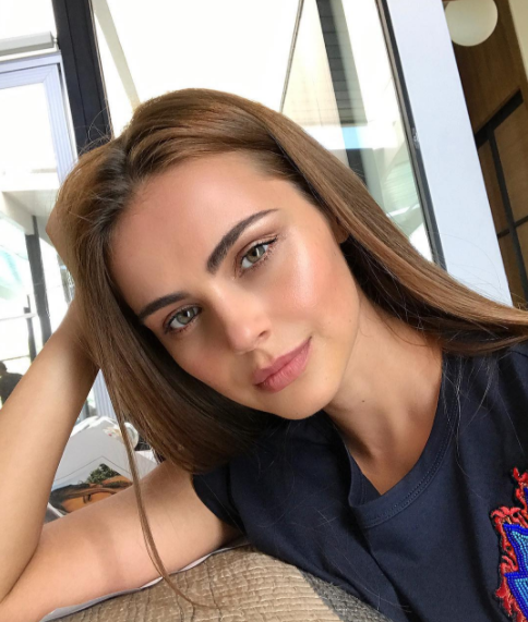 „Soțul meu are 3 copii cam de vârsta mea.” Ce dezvăluiri a făcut Xenia Deli într-un live pe Instagram