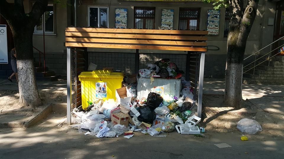De ce nu a fost evacuat gunoiul de câteva zile în Chișinău