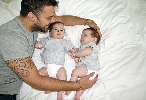 Ricky Martin va deveni tată cu mulți copii