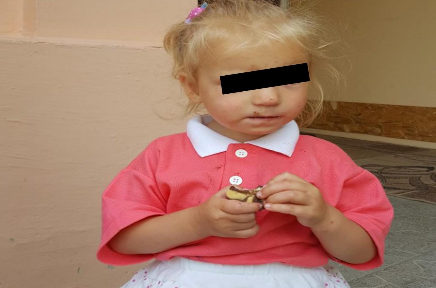 Fetiţă de 2 ani, găsită la Piața Centrală. Poliţia solicită ajutorul oamenilor