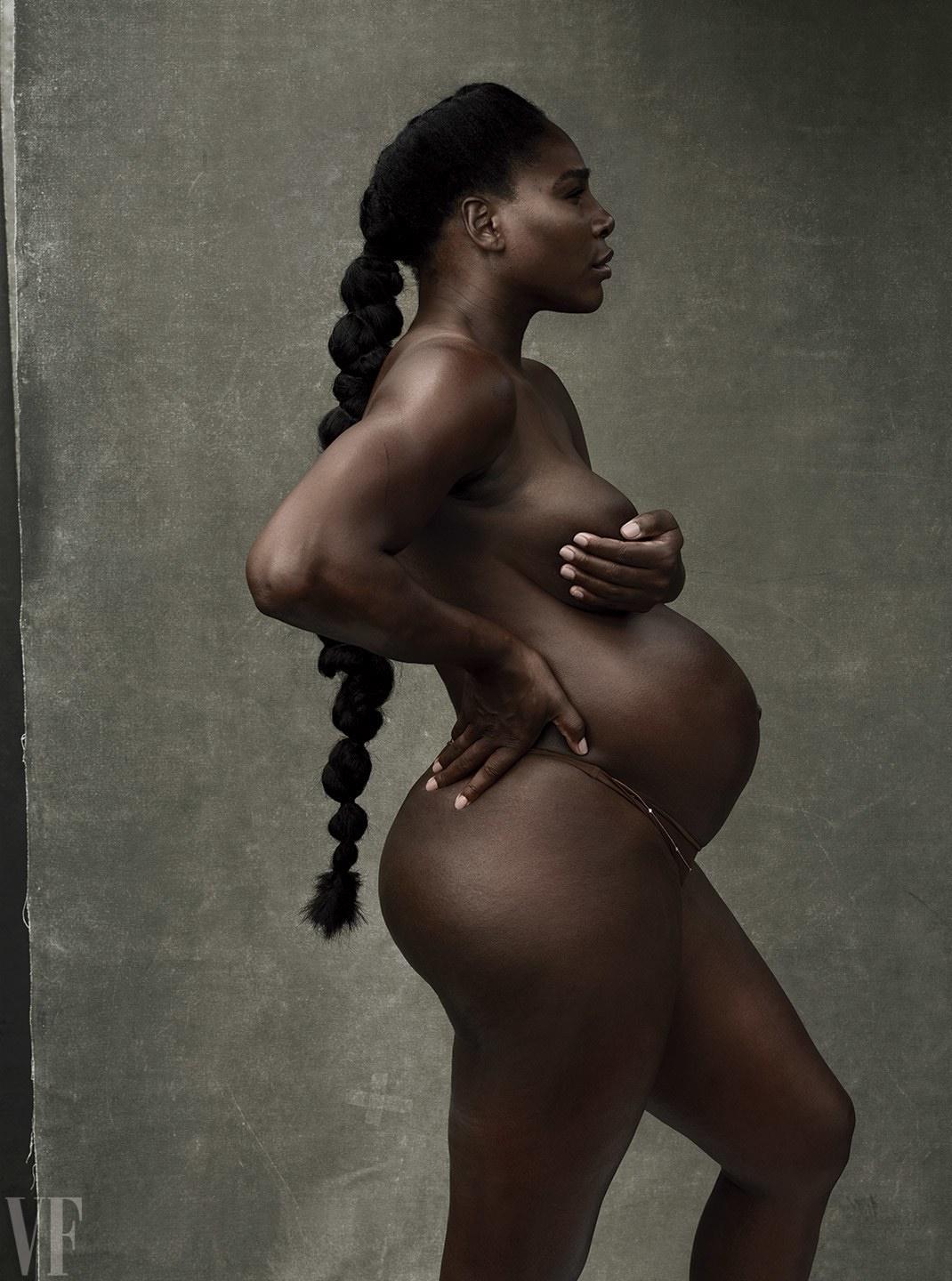 Serena Williams a pozat în costumul Evei, în luna a şasea de sarcină